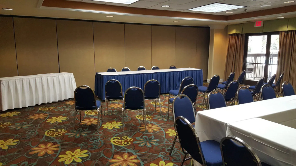 Holiday Inn Express & Suites Wilmington-University Center by IHG