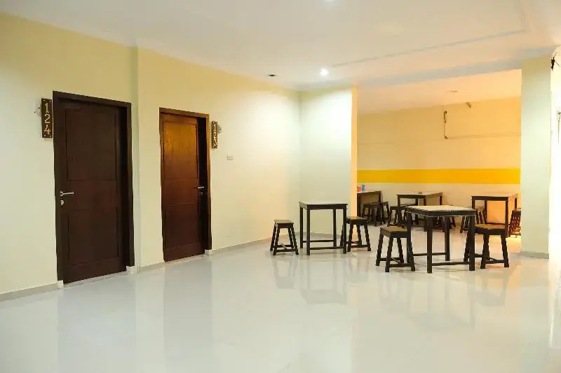 Hotel Mustika by OYO Rooms