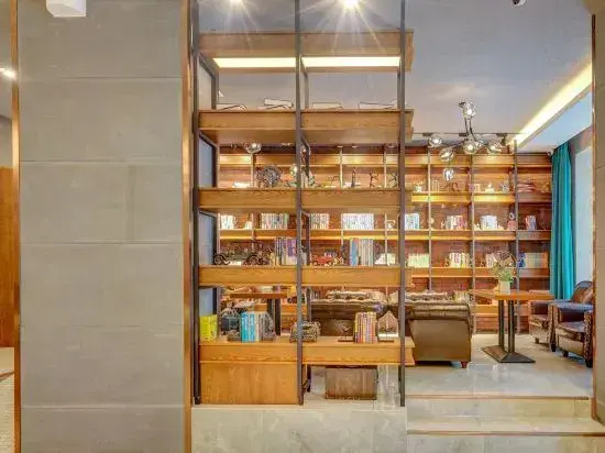 James Joyce Coffetel (Harbin Railway Station South Square Museum Subway Station)