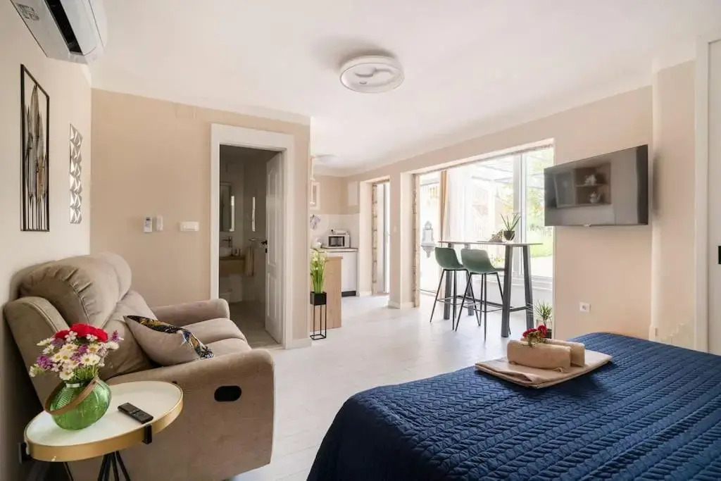 Suite by the beach for 2
