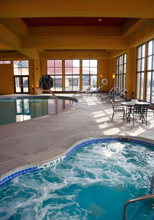 Holiday Inn Hotel Pewaukee-Milwaukee West by IHG