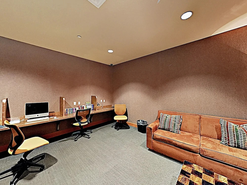 24 Edwards - 2 Br Condo