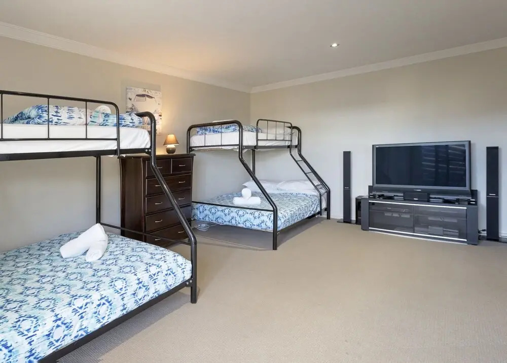 Khione 1 - Modern & spacious with views towards Lake Jindabyne & the mountains beyond
