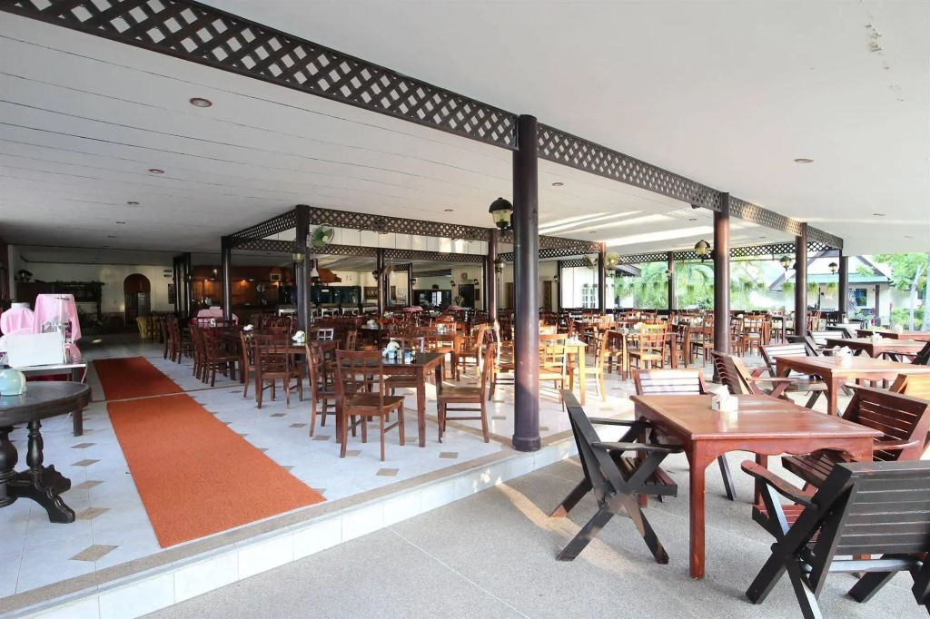 Отель Southern Lanta Resort