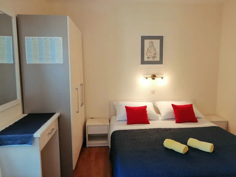 Apartments Pharos