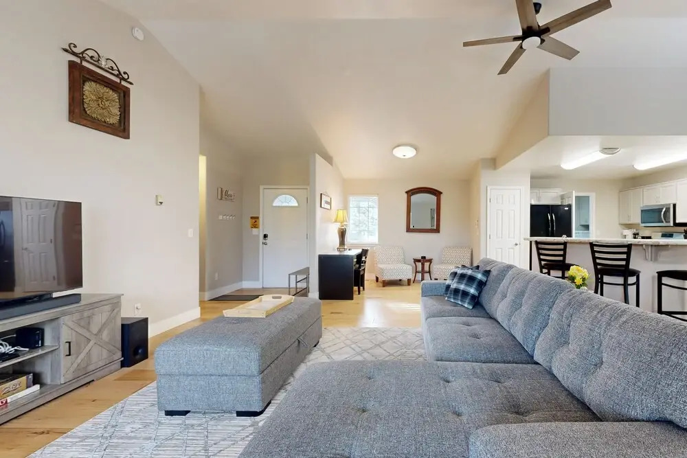 Tranquil Redmond Retreat: Relax & Explore Outdoors