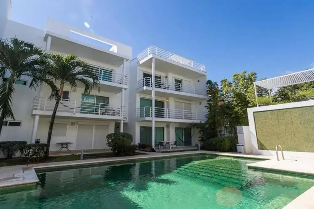 Poolside tranquil apartment in Playa del Carmen