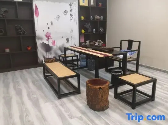 Yizhou Hotel