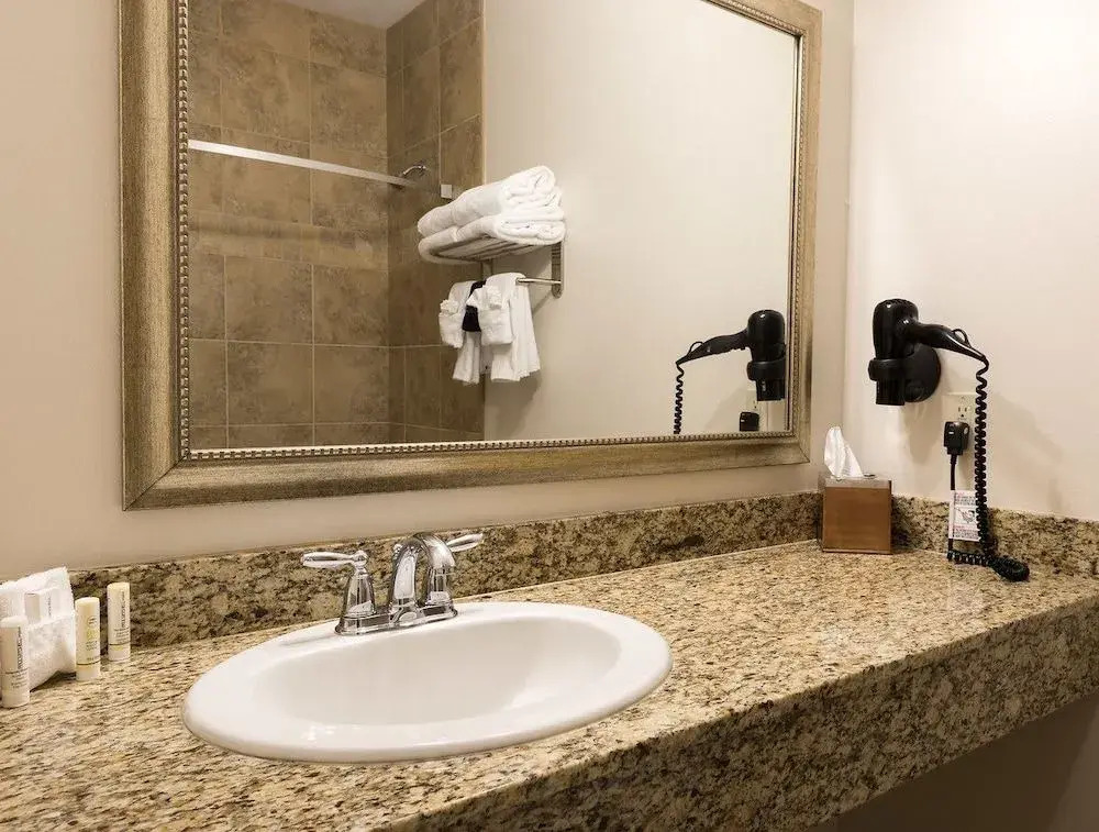 Landmark Inn and Suites
