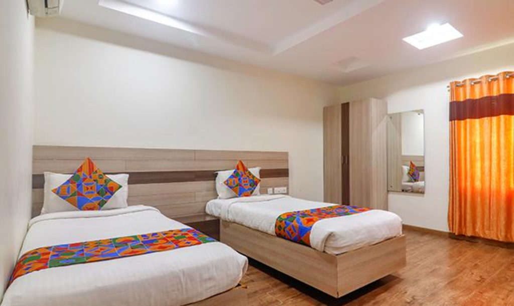 FabHotel Pride Inn Financia - Near DLF Cyber City Gachibowli