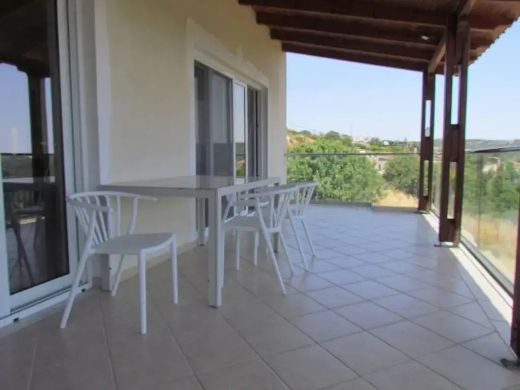 Beautiful 3-Bed House in Chania with garden