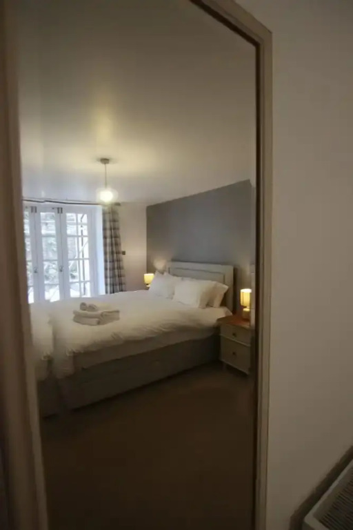 Charming Flat With Private Patio in Clifton