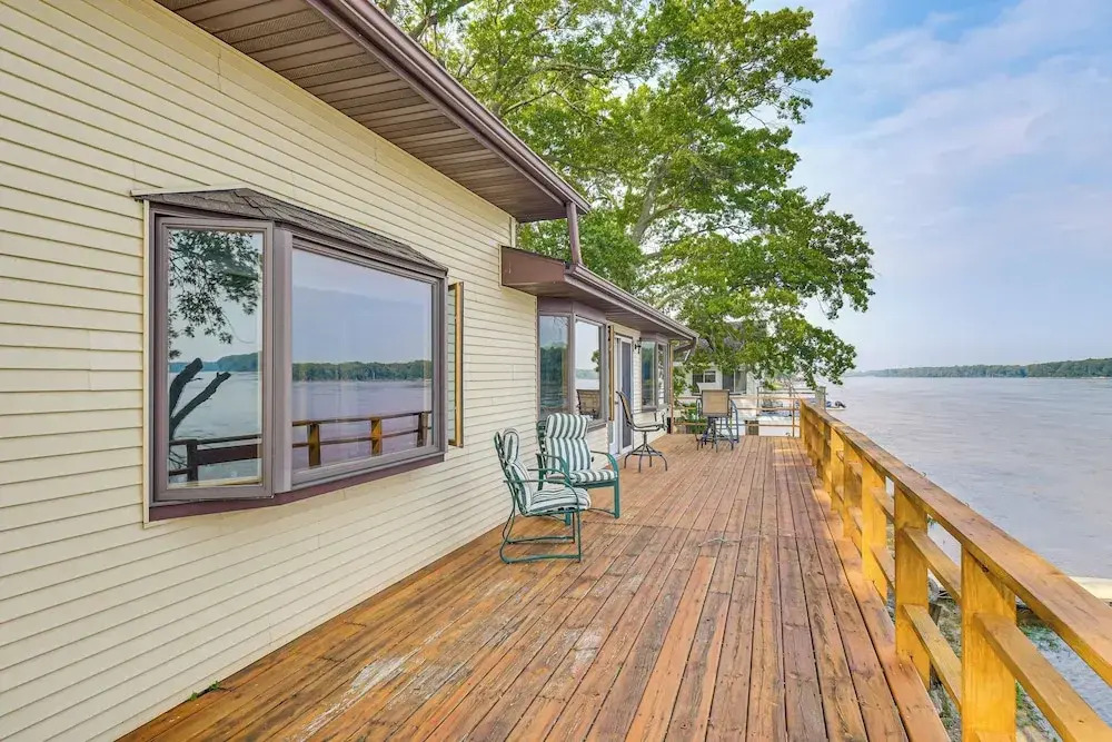 Scenic Views & Yard: Mississippi River Retreat!