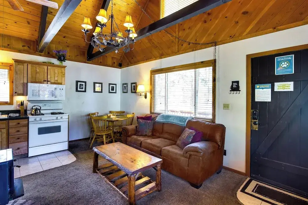 Hot Tub & Deck: Big Bear City Cabin Near Skiing