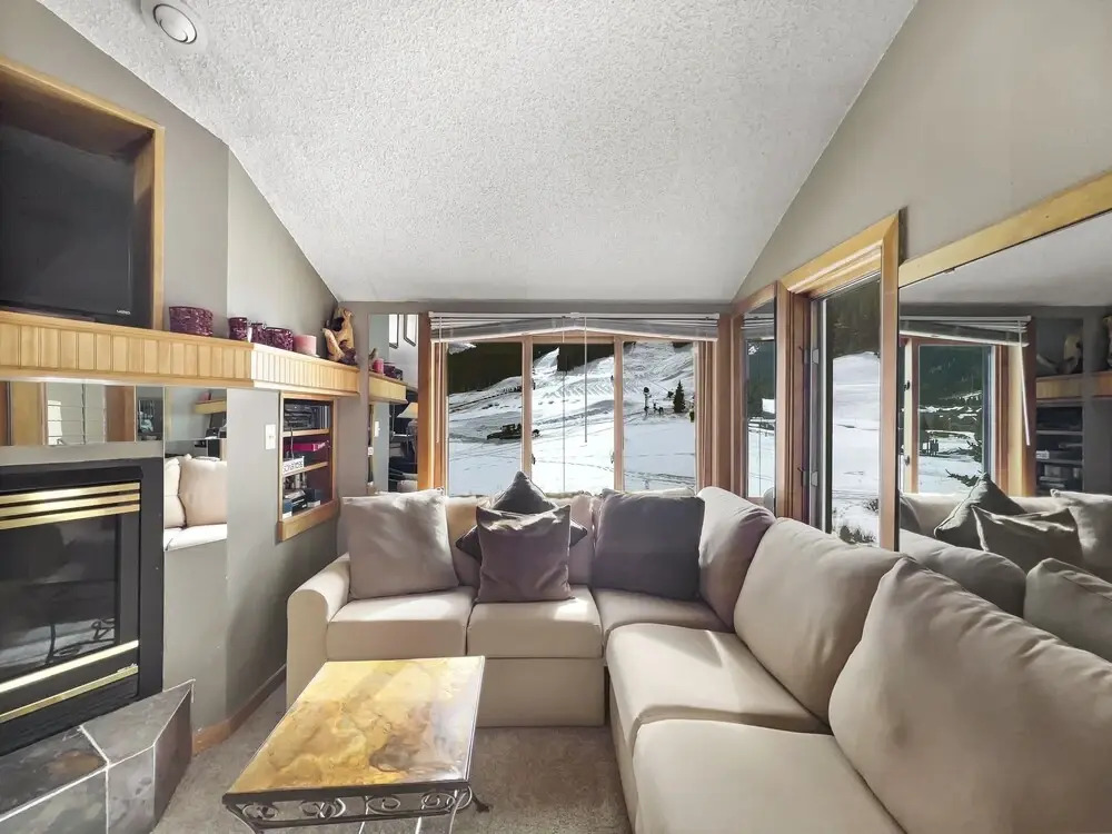 Pet Friendly Ski-In Ski-Out Right By The Lift and Golf Course - FP310 by Redawning