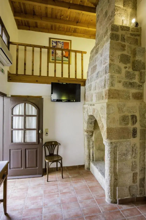 Camelot Traditional & Classic Hotel