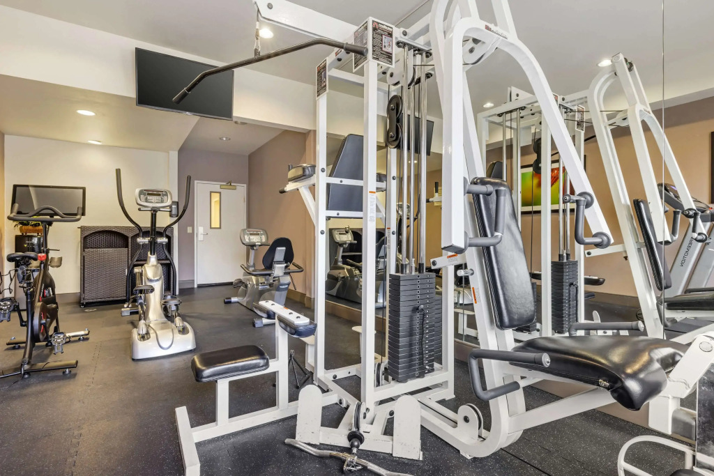 Best Western Plus Lake Elsinore Inn & Suites