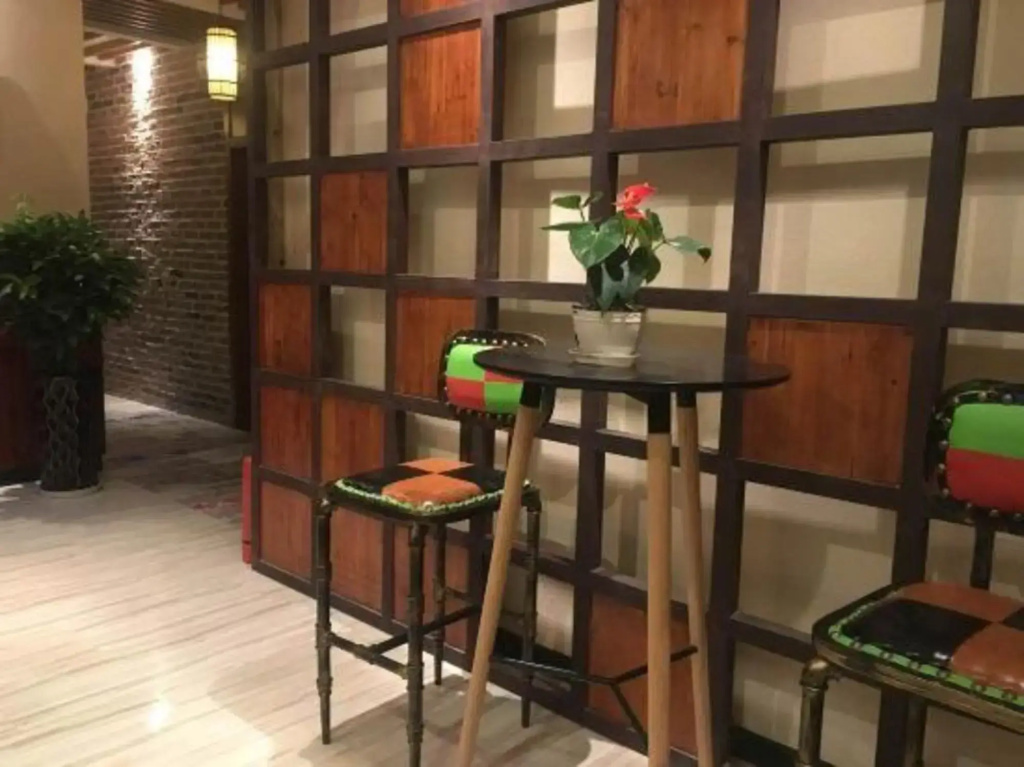 OYO Nanchang Happy Waterbed Literature Hotel