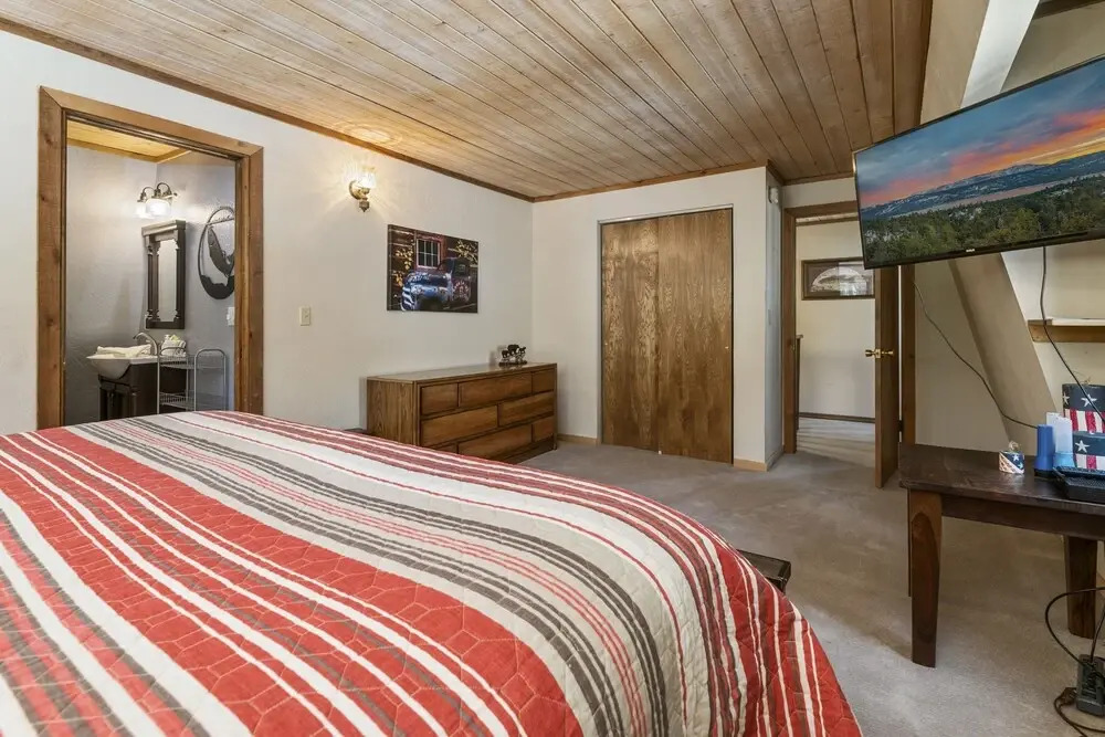 Summit Mountain Lodge - Amazing Location Just Down The Street From Snow Summit! 4 Bedroom Home