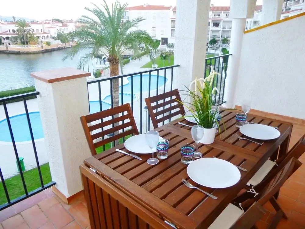 Apartment With a View of the Canal and the Communal Pool
