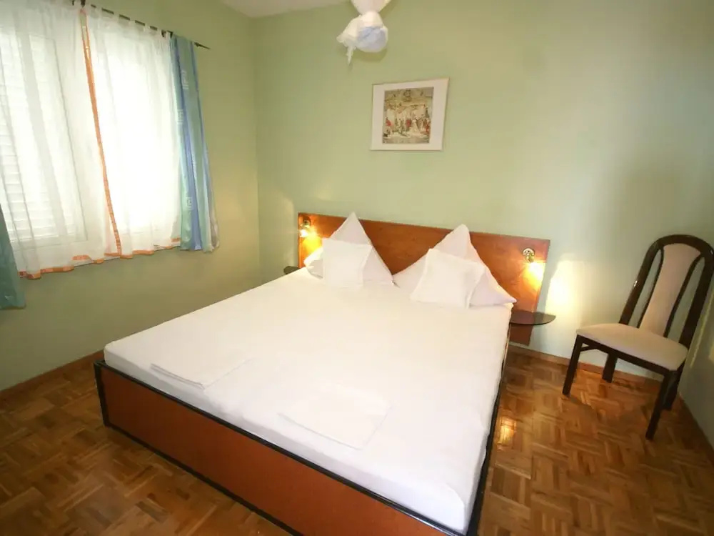Spacious Apartment in Drage With Parking