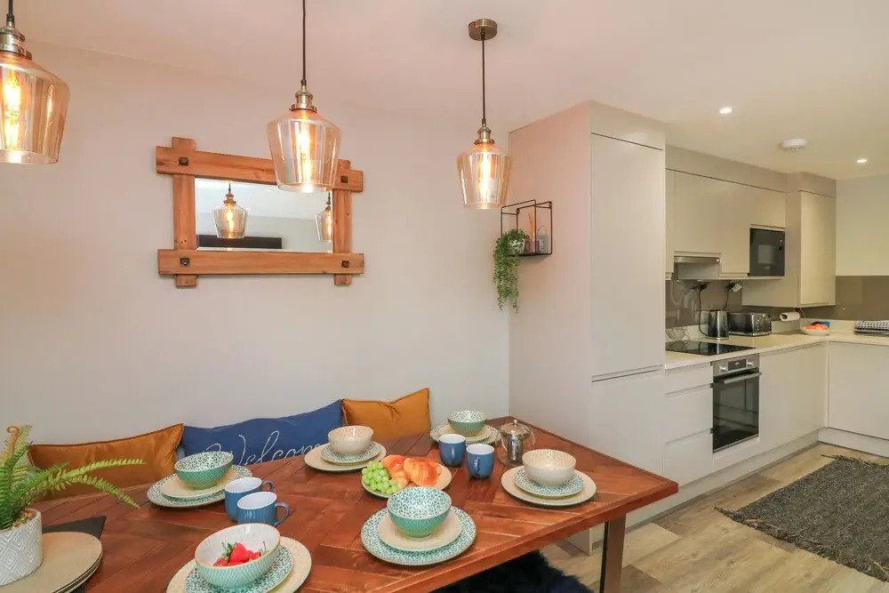 2 De Courcey House