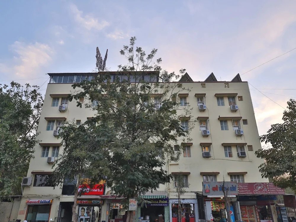OYO 26999 Hotel Sg