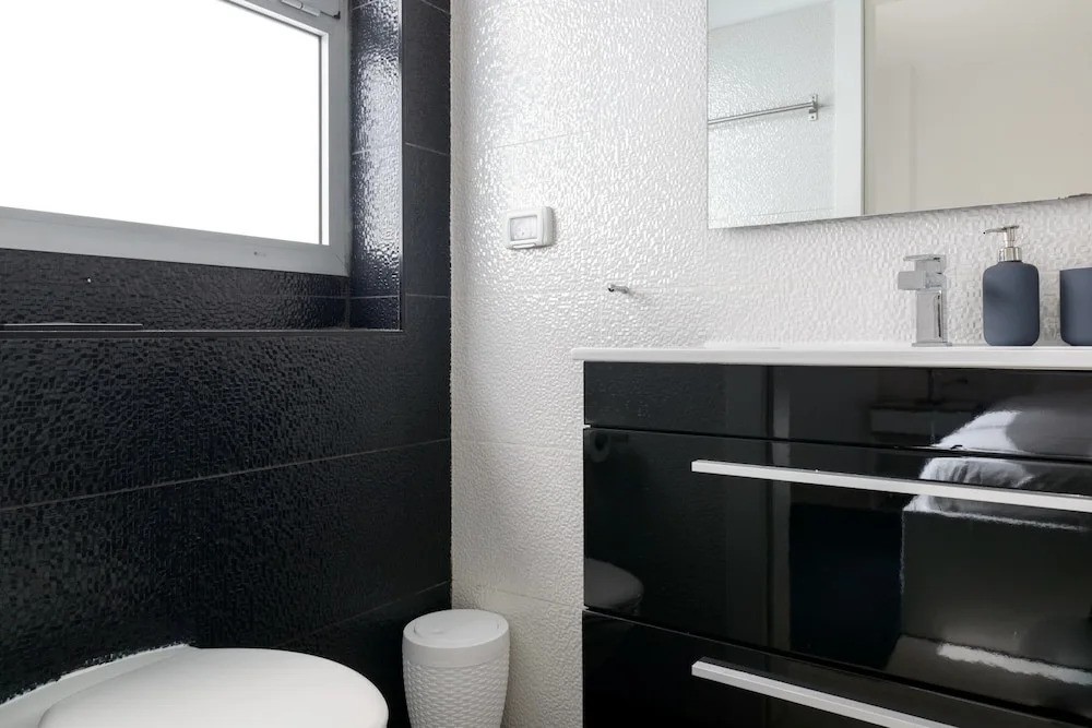 Amazing 3 BDR 2 Baths, Balcony and Parking
