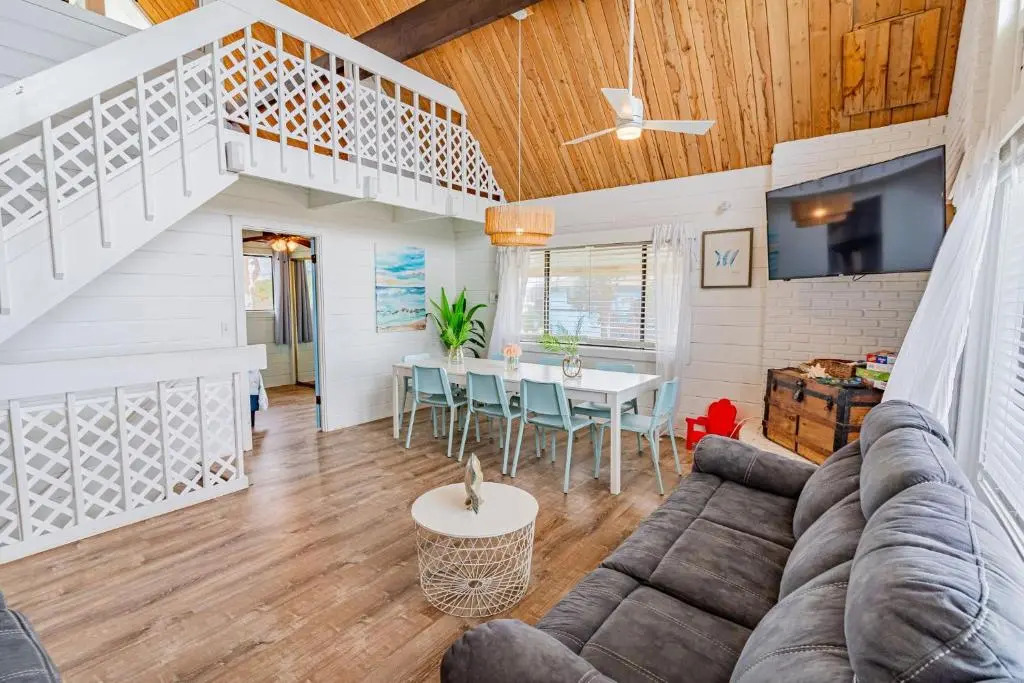 Pelican Beach Private Ocean Front Beach House- Sleeps 10 Bring Your Surf Boards