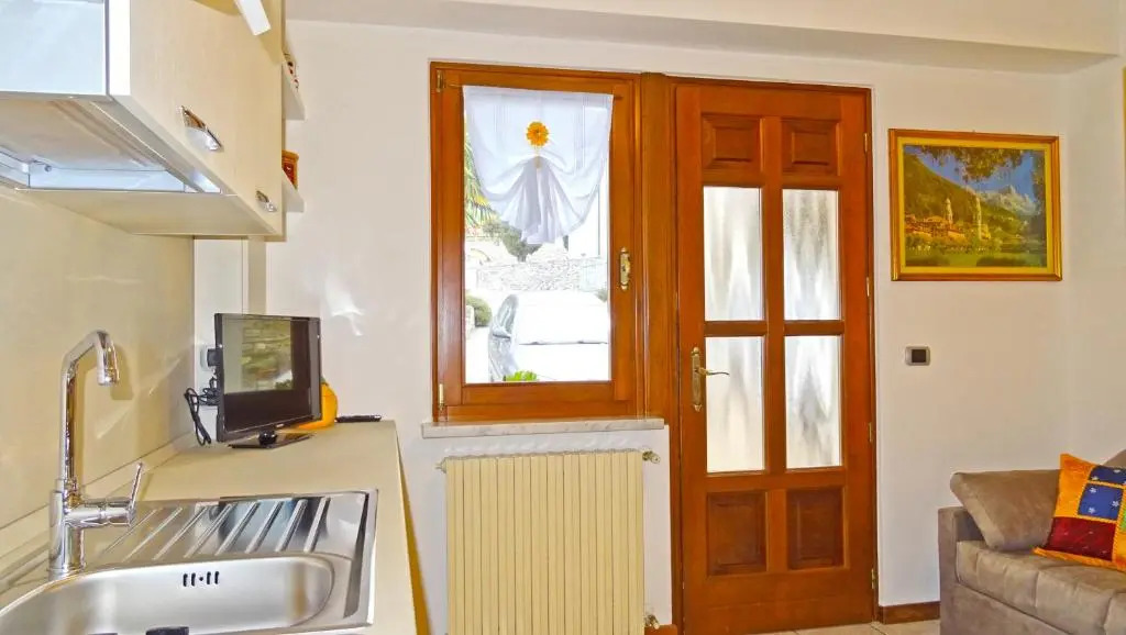 Casa Rosalia cozy holiday apartment by Gardadomsumea