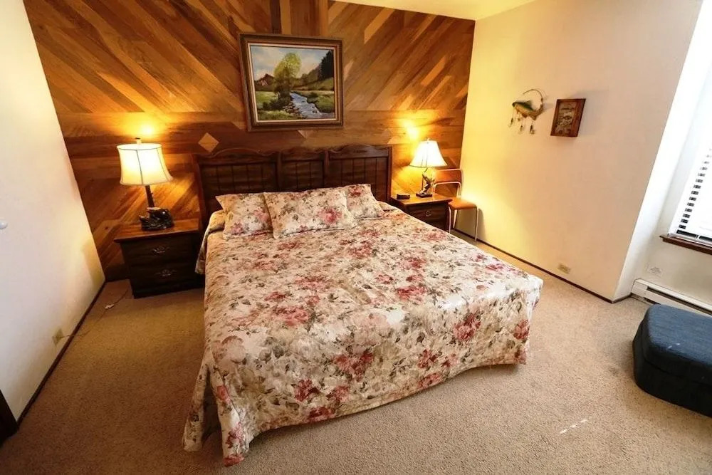 Horizons 4 #156 3 Bedrooms 3 Bathrooms Condo