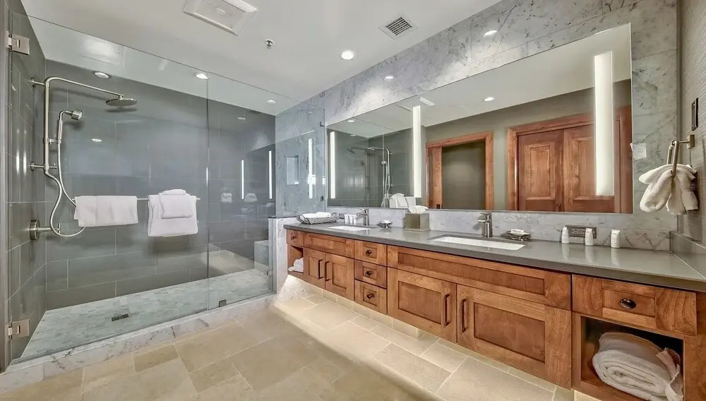 Luxury Residence - Gondola across the Street 2 Bedroom Condo by RedAwning