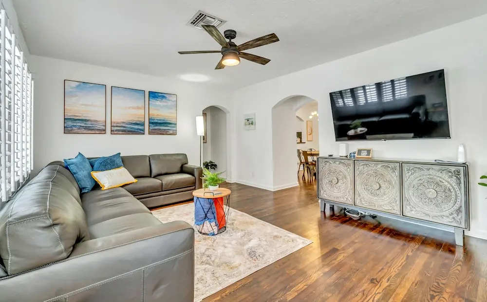 Victoria Park Oasis with Heated Pool and More
