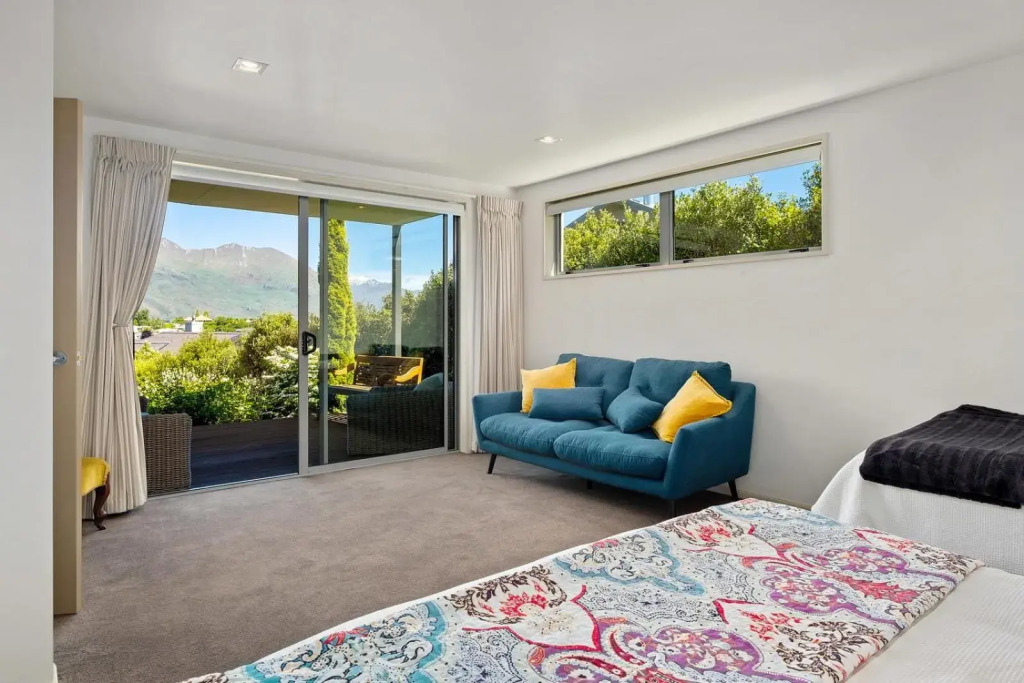 Kings View - Wanaka Holiday Home