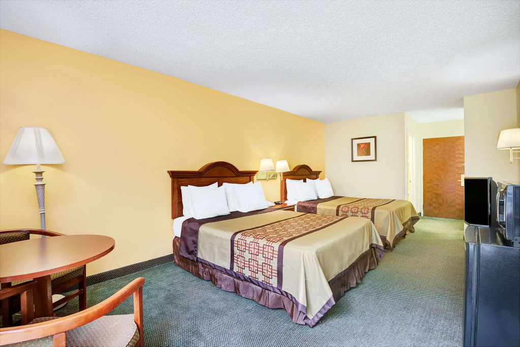 Days Inn by Wyndham Burlington East