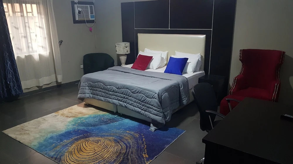 Blvd Oak Apartment