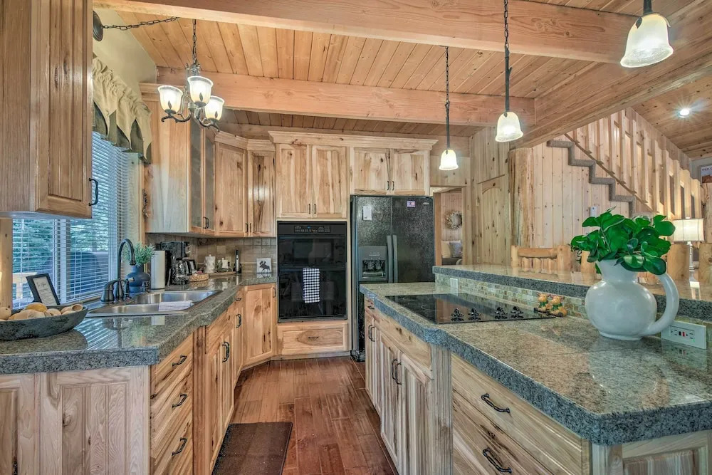 Duck Creek Village Cabin: Hike, Ski, & Bike