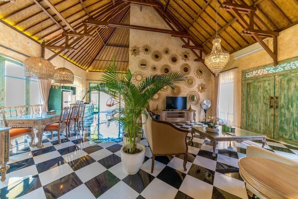 Villa Secret Estate