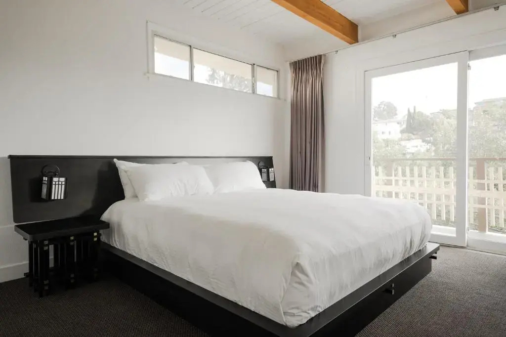 Hollywood Hills Hotel