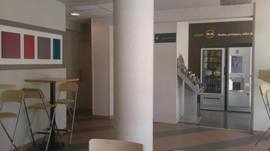 Отель B&B Nimes Centre Arène