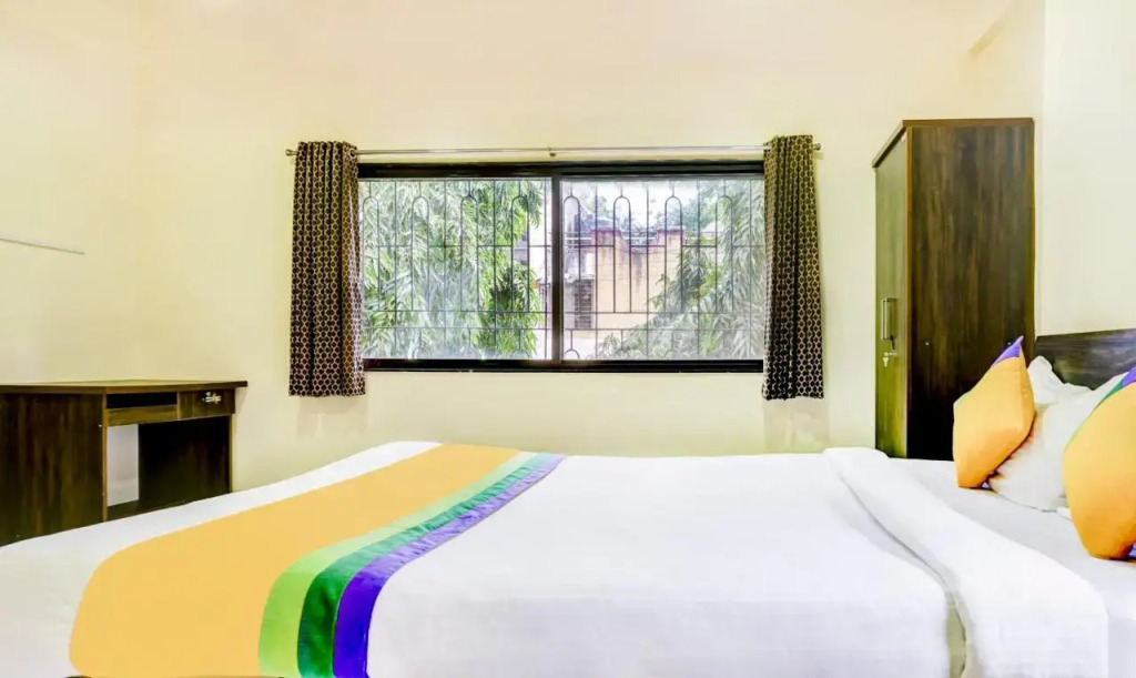 OYO Premium Near Osho Ashram Koregaon Park