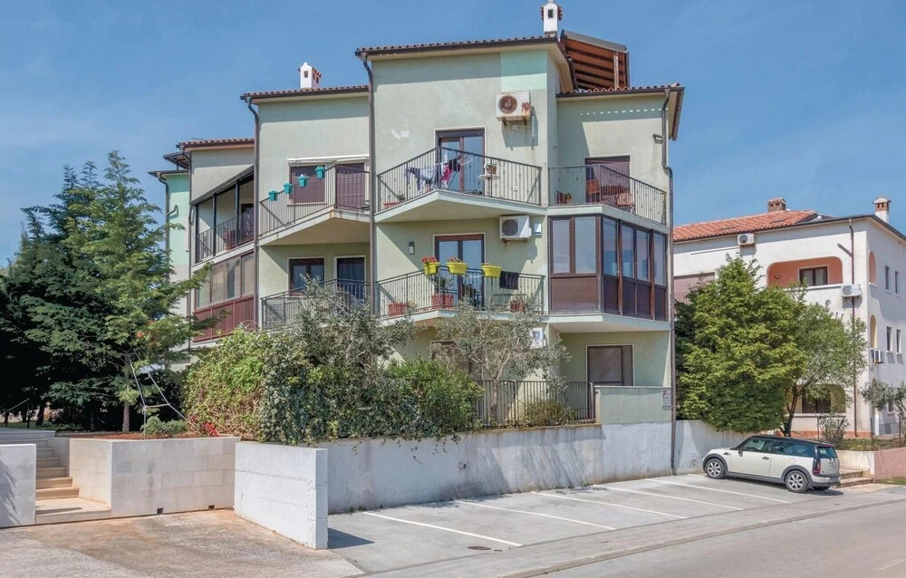 Nice Apartment in Liznjan With Wifi