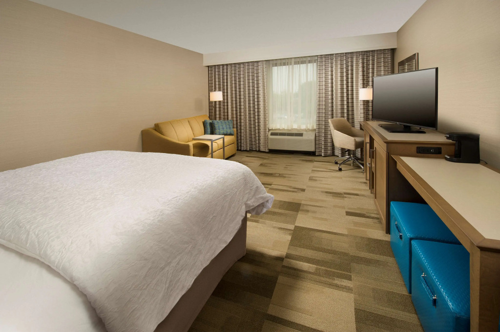 Hampton Inn & Suites Syracuse/Carrier Circle