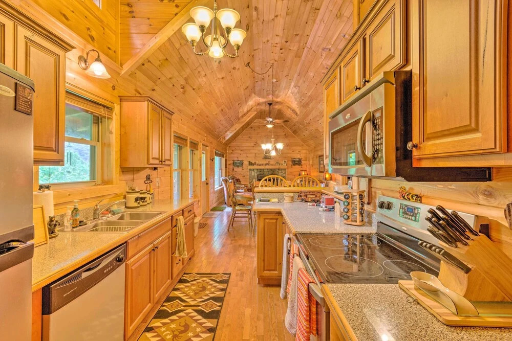 Mountain-view Maggie Valley Home w/ 2 Decks!