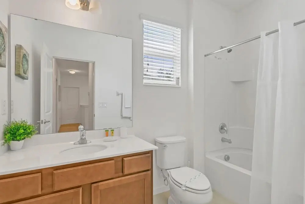 6BR Family Home w Private Pool and Netflix