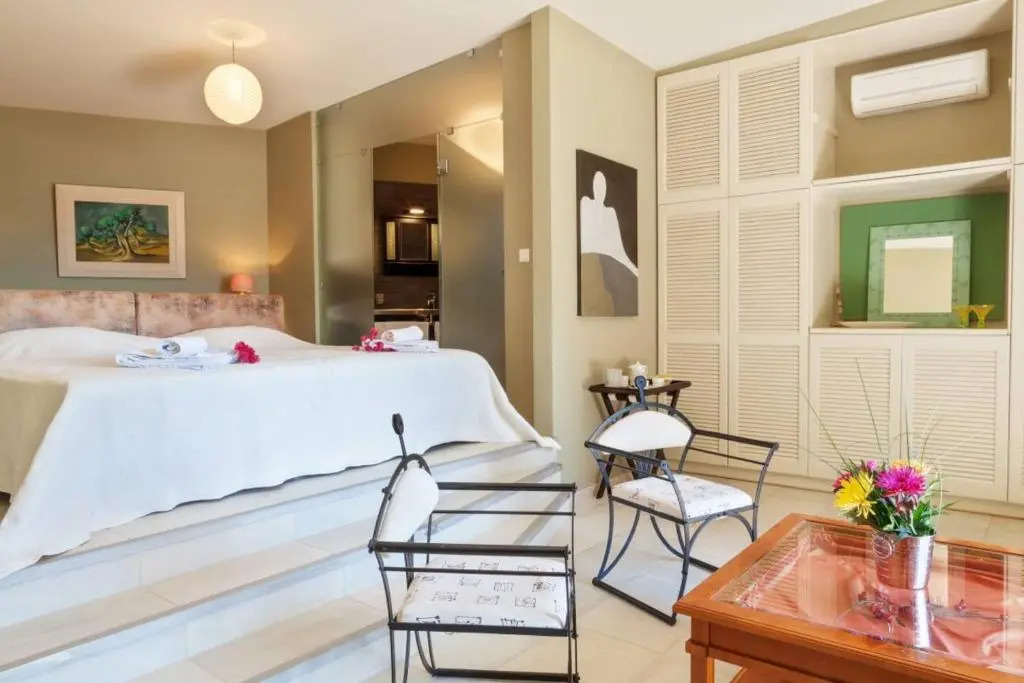 6 Bedroom Luxury Villa Above Ai Helis Beach