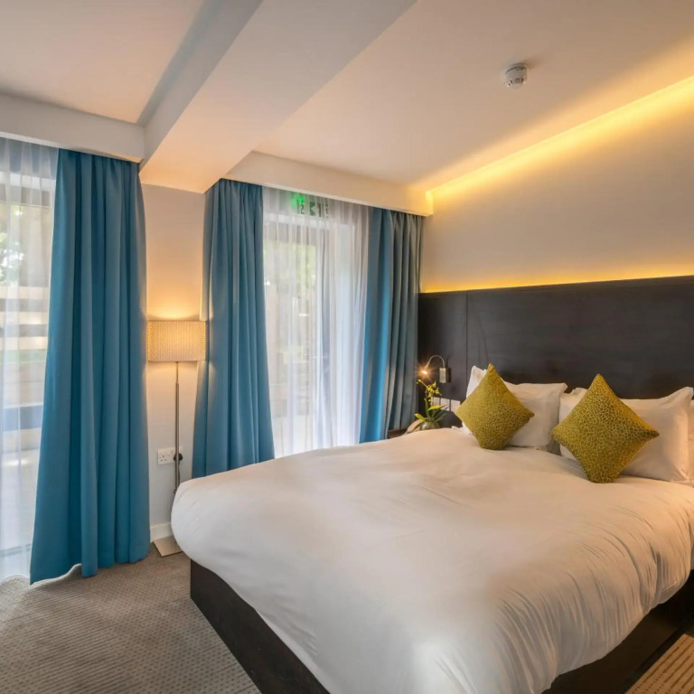 Pelican London Hotel and Residence