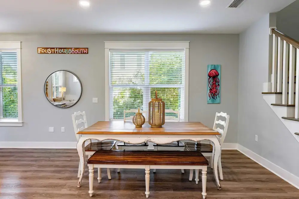 Gulf Coast Gem by Avantstay 3 Blocks to Beach & Town Plaza Community Pool