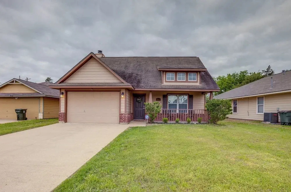 Pet-Friendly Texas Retreat with Fenced-In Yard!