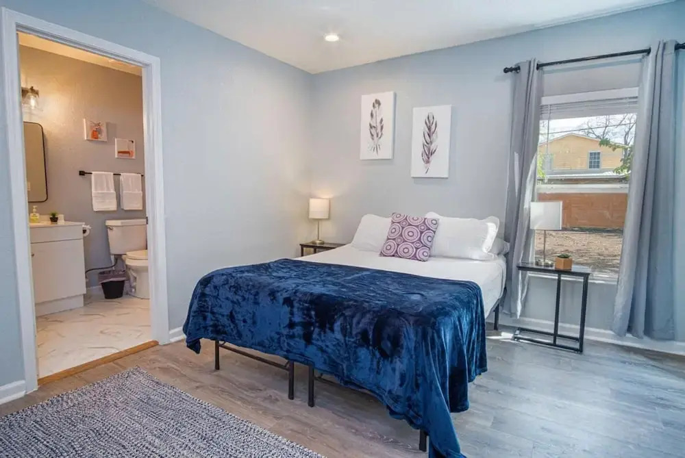 Charming 3br/1ba Close to Vibrant Downtown
